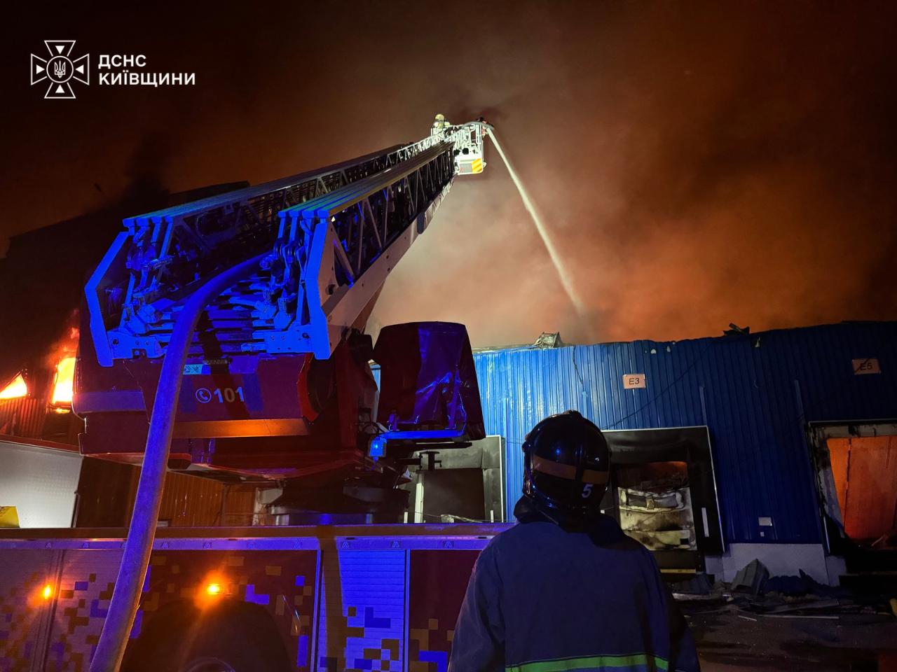 Russian massive attack on Kyiv region kills 14, injures nearly 30